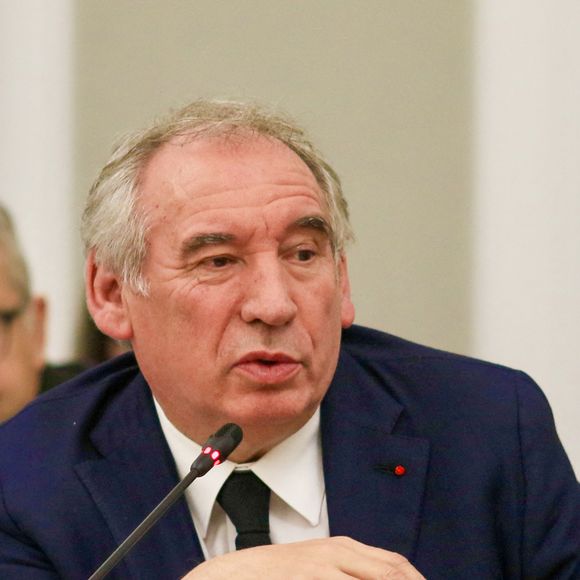 L’homme politique a beaucoup fait parler de lui en giflant un jeune garçon à Strasbourg en 2002

Le premier ministre François Bayrou, maire de Pau, préside le conseil municipal de la ville alors que la cellule interministérielle de crise (CIC) se réunissait à propos de Mayotte le 16 décembre 2024.