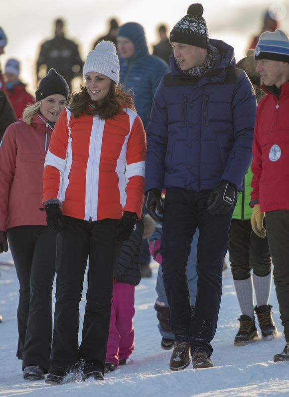 Le prince William, duc de Cambridge et Catherine Kate Middleton (enceinte), duchesse de Cambridge rencontrent des enfants de l'école de ski à Oslo le 2 février 2018. © AGENCE / BESTIMAGE