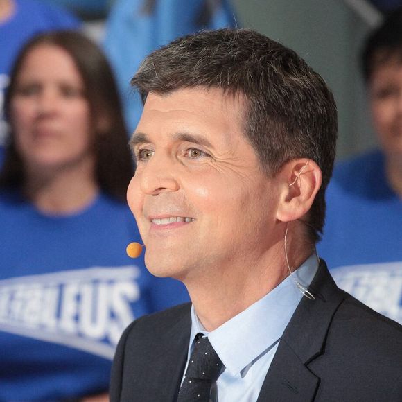 Les porte-drapeaux pour les Jeux Olympiques et Paralympiques de Paris 2024 au Journal télévisé de France 2 en présence de Thomas Sotto à Paris, France, le 12 juillet 2024. © Jonathan Rebboah /Panoramic/Bestimage