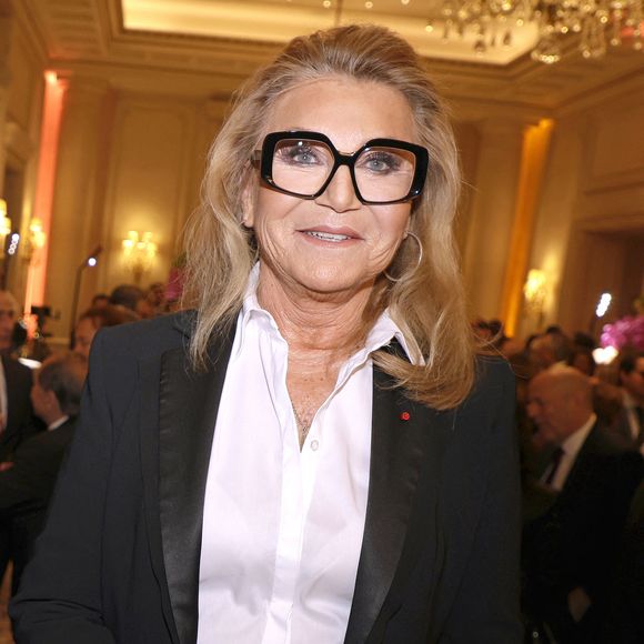 Cette question, beaucoup de fans se la posent 
Sheila - Soirée de gala pour la Fondation de la Recherche en Physiologie, "Les Stéthos d'Or" au Four Seasons Hôtel George V à Paris le 24 mars 2025. © Cédric Perrin/Bestimage