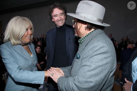 Brigitte Macron, Antoine Arnault et Johnny  Depp au Front Row du défilé Christian Dior Collection Femme Prêt-à-Porter Printemps/Eté 2026 lors de la Fashion Week de Paris (PFW), dans le Jardin des Tuileries, à Paris, France, le 1er octobre 2025. © Bertrand Rindoff/Bestimage