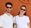 Pierre Niney et sa compagne Natasha Andrews - Célébrités au village lors des Internationaux de France de tennis de Roland Garros 2024 à Paris le 9 juin 2024. JACOVIDES-MOREAU / BESTIMAGE