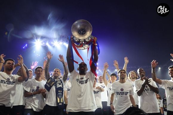 Ousmane Dembele - Le PSG célèbre son titre de Champion d'Europe 2026 avec ses supporters au Parc des Princes à Paris le 31 mai 2026.
© Pool / Xavier Laine via PsnewZ / Bestimage