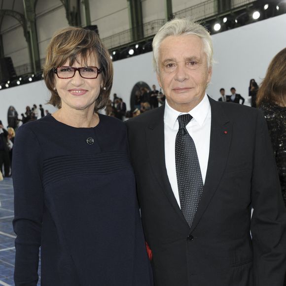 Le chanteur et son épouse Anne-Marie Périer ont acheté fin 2023 une villa dans le Var, à Bormes-les-Mimosas, pour déconnecter totalement et vivre à leur rythme...

Michel Sardou et son épouse Anne-Marie Périer assistent au défilé de la collection prêt-à-porter printemps-été 2013 de Chanel qui s'est tenu au Grand Palais à Paris, France, le 2 octobre 2012. Photo Thierry Orban/Abaca
