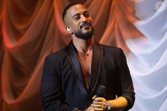 Il s’entraîne avec un coach très prisé des célébrités.

Slimane en concert à l'Accor Arena à Paris le 10 mars 2026.
© Julien Sarkissian / Bestimage
