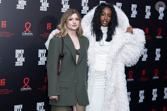 Marine Delplace et Ebony Cham au photocall du 22ème dîner de la mode pour le Sidaction à Paris le 30 janvier 2025.
© Olivier Borde / Bestimage
