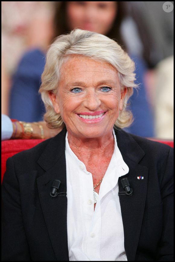 Véronique de Villèle - Enregistrement de l’émission Vivement dimanche. Le 21 avril 2007.
© Guillaume Gaffiot/Bestimage