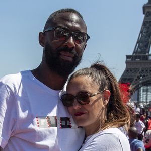 Thomas Ngijol et sa femme Karole Rocher - People à l'évènement "Quai 54", grand tournoi de streetball au Trocadéro à Paris, le 18 juillet 2021. © Pierre Perusseau/Bestimage