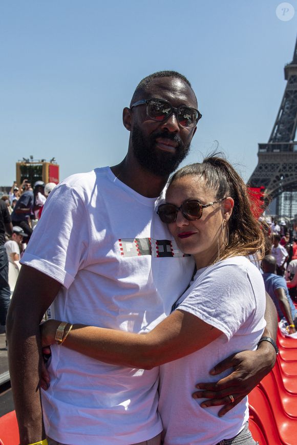 Thomas Ngijol et sa femme Karole Rocher - People à l'évènement "Quai 54", grand tournoi de streetball au Trocadéro à Paris, le 18 juillet 2021. © Pierre Perusseau/Bestimage