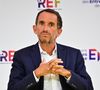 "Qui décide de la rémunération d’un PDG ?", lui demande alors l’animateur.

Alexandre Bompard, Pdg de Carrefour lors de la rencontre des Entrepreneurs de France du Medef, LaRef25 7ème édition, au stade Roland Garros à Paris le 27 août 2025.
© Christian Liewig / Bestimage