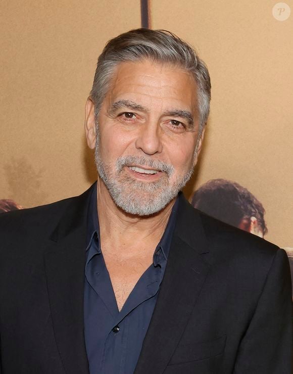 Et ce 10 mars 2025 comme l'ont rapporté plusieurs médias à l'instar du "Daily Mail", "TMZ" et d'"Hello", l'intéressé a eu le mérite de déchaîner les passions à cause de sa nouvelle coupe de cheveux !


George Clooney - Première du film "The Boys in The Boat" à Los Angeles, le 11 décembre 2023 (Photo Press Service / BESTIMAGE).