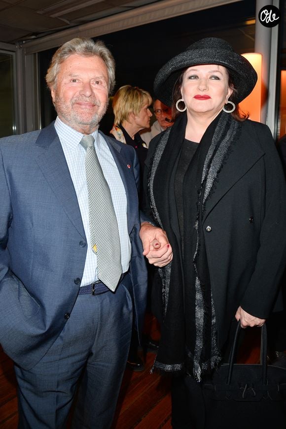 Alain-Dominique Perrin et Catherine Jacob lors du vernissage de l'exposition "Auto photo" à La Fondation Cartier à Paris, France, le 18 avril 2017. La Fondation accueille une grande exposition de photographies autour du thème de l'automobile, du 19 avril à octobre 2017. © Coadic Guirec/Bestimage
