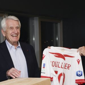 Exclusif - Gad Elmaleh célèbre les cinquante ans de carrière de Gilbert Coullier sur la scène du Zenith de Rouen à la fin de son spectacle "Lui même" 
Le 28 mars 2025. © Jack Tribeca / Bestimage