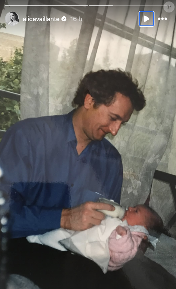 Bébé, enfant, ou à l'âge adulte, les deux jeunes femmes ont souhaité rendre hommage à leur papa de la plus belle des manières et en se remémorant de doux souvenirs. 

Les filles d'Anne Roumanoff en deuil après la perte de leur papa Philippe Vaillant, le jeudi 3 juillet 2025