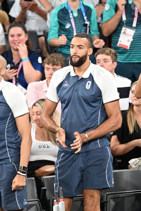 Rudy Gobert - Les célébrités assistent au match de basket féminin France - Etats-Unis (66-67) lors des Jeux Olympiques de Paris2024 (JO), le 11 août 2024. 
© Perusseau/ Jacovides / Bestimage