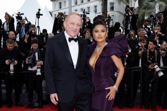 François-Henri Pinault et sa femme Salma Hayek - Montée des marches du film "Killers of the flower moon" lors du 76e Festival International du Film de Cannes, au Palais des Festivals à Cannes, le 20 mai 2023. © Jacovides-Moreau / Bestimage