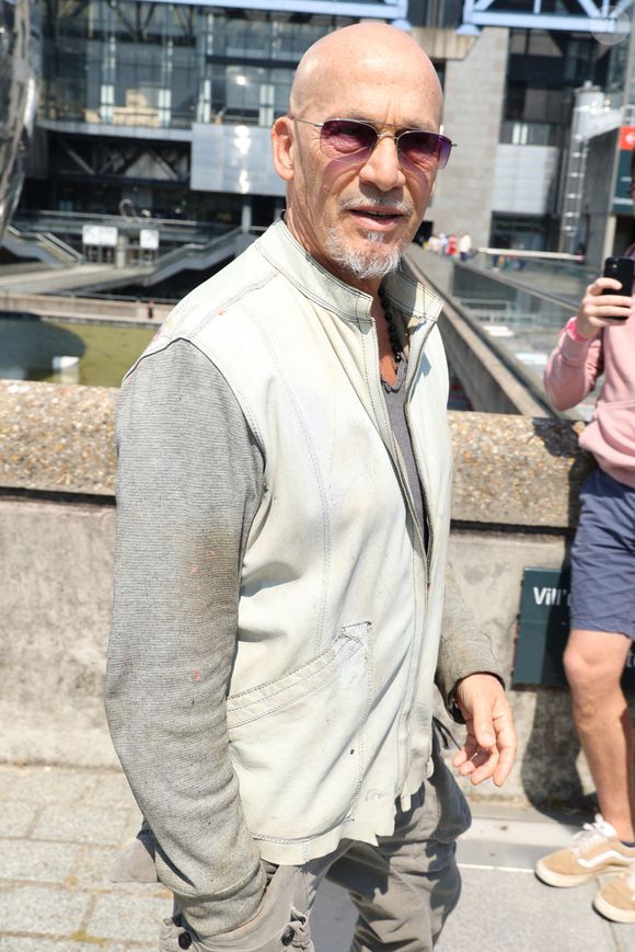 Très présente aux côté de son célèbre papa pendant ses années de lutte contre un cancer des poumons, entre 2022 et 2024, la jeune femme n'a cessé de le prendre en photos. 

Florent Pagny assiste à la cérémonie de remise du Prix de l'Ambassadeur de l'association ELA (European Leukodystrophy Association) à la Cité des Sciences et de l'Industrie à Paris, France, le 07 juin 2023. Photo by Jerome Domine/ABACAPRESS.COM