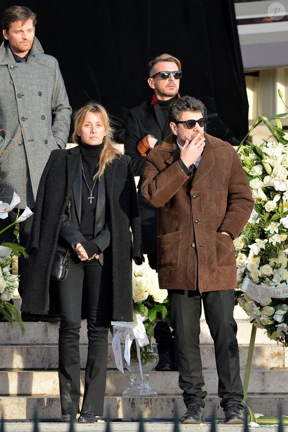 Marc Lavoine et Sarah - Sorties de l'église de la Madeleine après les obsèques de Johnny Hallyday à Paris le 9 décembre 2017.
© Veeren / Bestimage