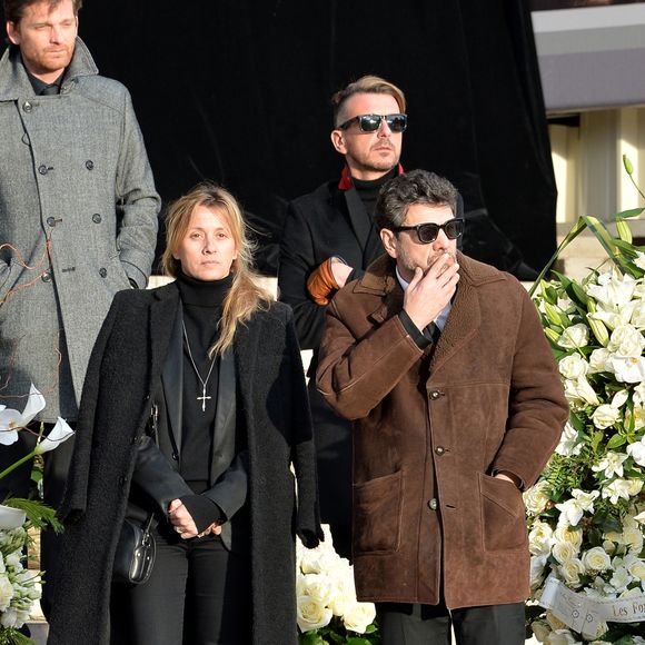 Marc Lavoine et Sarah - Sorties de l'église de la Madeleine après les obsèques de Johnny Hallyday à Paris le 9 décembre 2017.
© Veeren / Bestimage