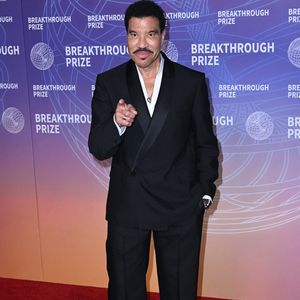 Il a finalement quitté la scène et n'est pas revenu 

Lionel Richie - Photocall de la 12éme cérémonie de remise des prix Breakthrough à Los Angeles le 18 février 2026. Broadimage / Bestimage