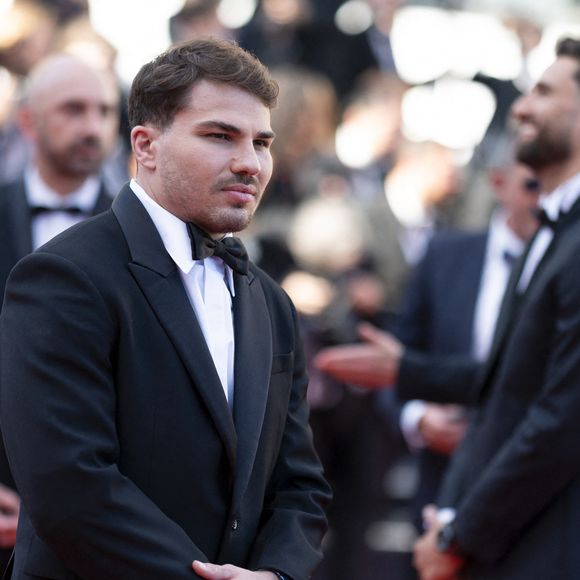 Antoine Dupont - Antoine Dupont et sa compagne Iris Mittenaere se retrouvent sur les marches  du film « Dossier 137 » lors du 78ème Festival International du Film de Cannes le 15 mai 2025.

© Jacovides / Moreau / Bestimage