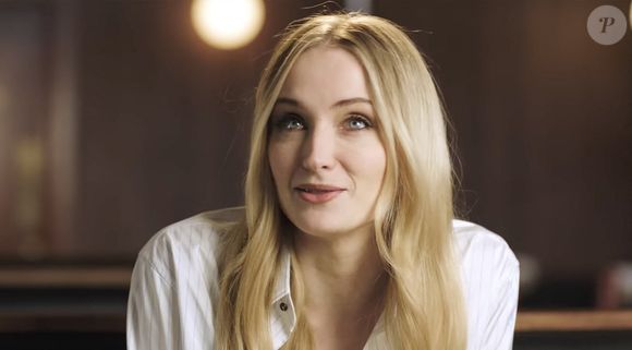 Dans une vidéo pour "Vogue", Sophie Turner l’a révélé avec un sourire gêné : "On fait un film d’horreur gothique… mais on joue des amants"...

La star de Game of Thrones, Sophie Turner, s'est lancée dans une série de plats à emporter britanniques populaires, les yeux bandés, afin de deviner ce qu'elle mange.
Photo fournie par JLPPA