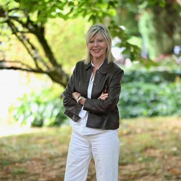 A 78 ans, Chantal Ladesou a appris à ralentir et profite notamment de la douceur du sud de la France une partie de l'année...

Chantal Ladesou, présente au photocall du JOUR J lors du 18ème Festival du Film Francophone d'Angoulême le 28 août 2025, à Angoulême, France. Photo par Franck Castel/Abaca
