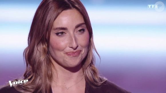 Mélanie Noé est quant à elle l'une des candidates de The Voice 2026, elle a réussi à emballer deux coachs.

Mélanie Noé sur la scène de The Voice 2026.