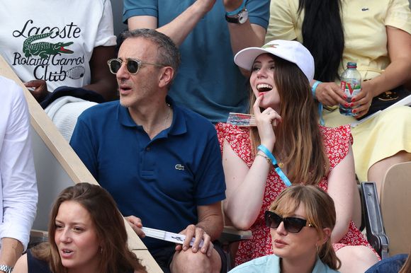 Elie Semoun, Aude Fraineau dans les tribunes lors des Internationaux de France Roland Garros 2023 le 10 juin 2023 à Paris, France. Photo by Nasser Berzane/ABACAPRESS.COM