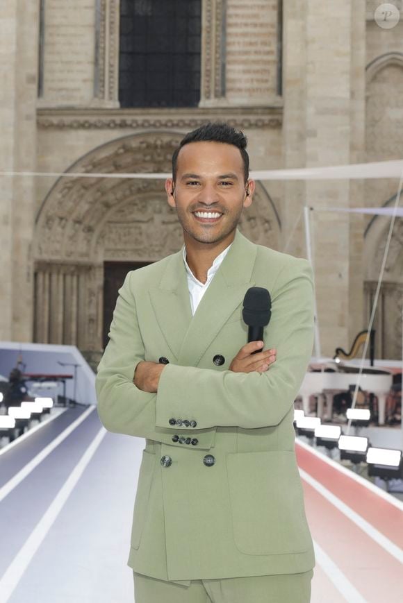 Mohamed Bouhafsi lors du dernier relais de La Flamme Olympiques avant la cérémonie d'ouverture des Jeux Olympiques (JO) de Paris 2024 à Saint-Denis, Seine Saint-Denis, France, le 26 juillet 2024. © Melloul-Tribeca/Bestimage