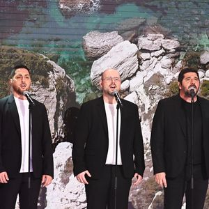 Tout comme d'autres personnalités.

Exclusif - Patrick Fiori,  Il Cello et Joseph-Antoine Pastinelli - Enregistrement de l'émission Vivement dimanche au studio Rive Gauche, presentée par Michel Drucker . Diffusion sur France 3 le 14/09/2025.

© Guillaume Gaffiot / Bestimage