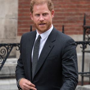 Le prince Harry, duc de Sussex - D.Furnish et le duc de Sussex, quittent le procès contre l'éditeur du journal "Daily Mail" à Londres, le 30 mars 2023. Parmi les plaignants, accusant le quotidien d'avoir obtenu des informations illégalement, figurent E.John, représenté ce jour-là par son mari, D.Furnish, et L.Hurley. Avalon/Panoramic/Bestimage