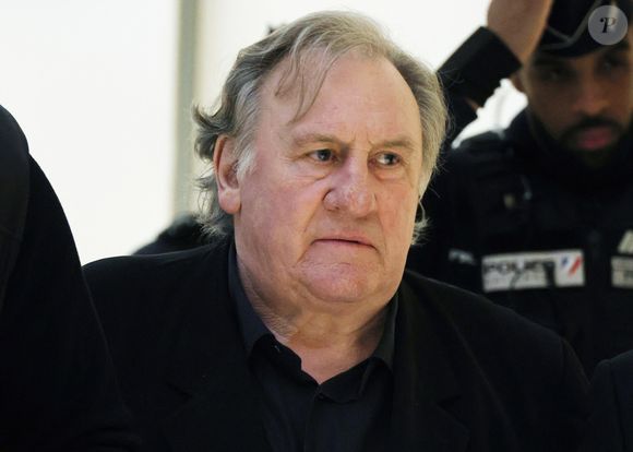 Gérard Depardieu - Procès de G.Depardieu pour agressions sexuelles sur deux femmes lors d'un tournage de film en 2021, au tribunal correctionnel de Paris, le 26 mars 2025. L'acteur est accusé d'avoir agressé sexuellement deux femmes en 2021 lors du tournage du film "Les volets verts" de J.Becker.