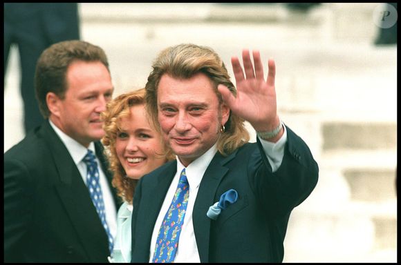 Johnny et Laeticia Hallyday lors de leur mariage. Ici aux c^ôté d'André Boudou, papa de la mariée © Garcia Charriau Bestimage