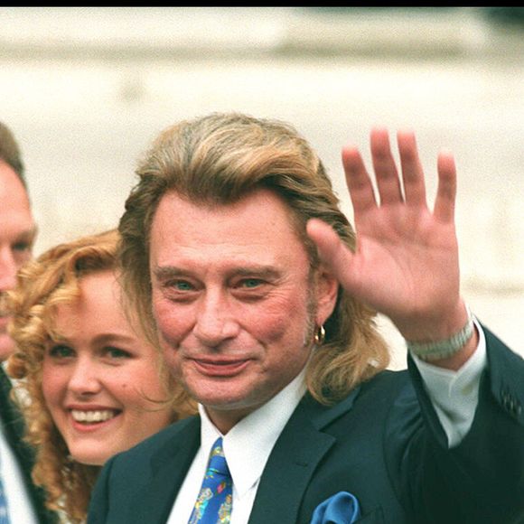 Johnny et Laeticia Hallyday lors de leur mariage. Ici aux c^ôté d'André Boudou, papa de la mariée © Garcia Charriau Bestimage