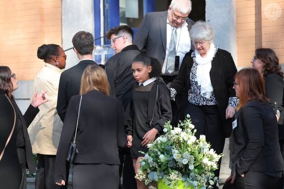 Brigitte Dequenne et Daniel Dequenne, les parents d'E.Dequenne - 300 personnes réunies pour rendre hommage à Emilie Dequenne dans sa ville de Chièvres (Belgique), le 9 avril 2025, quelques semaines après son décès prématuré, survenu le 16 mars 2025. Une plaque commémorative a été installée dans la salle des Pas Perdus de l'hôtel de ville, renommée "Espace Émilie Dequenne". La famille de la comédienne a lancé un appel aux dons pour soutenir la lutte contre le cancer. © Photonews / Bestimage