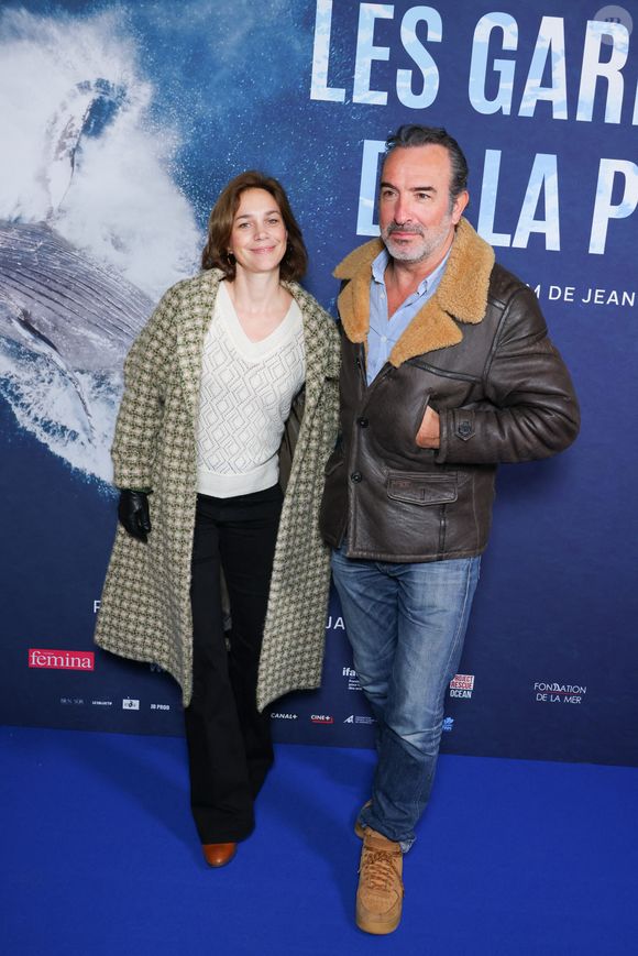 Nathalie Pechalat et Jean Dujardin assistent à la première du photocall de Les Gardiennes De La Planete (Whale Nation) au Cinéma Wepler le 12 février 2023 à Paris, France. Photo par David Boyer/ABACAPRESS.COM