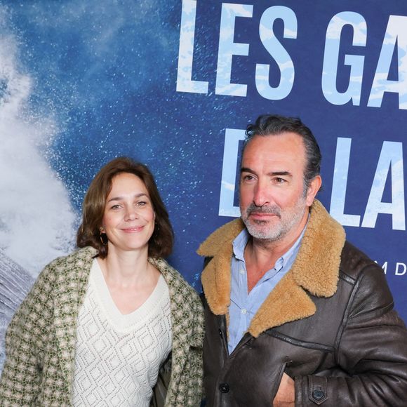 Nathalie Pechalat et Jean Dujardin assistent à la première du photocall de Les Gardiennes De La Planete (Whale Nation) au Cinéma Wepler le 12 février 2023 à Paris, France. Photo par David Boyer/ABACAPRESS.COM