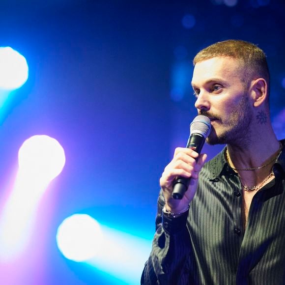 Exclusif - Matt Pokora (M. Pokora) - 12ème édition de la soirée Global Gift Gala à l'hôtel Four Seasons George V à Paris le 5 octobre 2024.
Le 5 octobre 2024, le prestigieux hôtel Four Seasons George V a accueilli la 12ème édition du Global Gift Gala Paris, une soirée d'exception présidée par Maria Bravo et placée sous le patronage de l'actrice et philanthrope E.Longoria. Ce gala caritatif annuel, devenu un rendez-vous incontournable de la capitale, a réuni les plus grandes personnalités pour soutenir deux causes majeures : la Global Gift Foundation et l'association Women Safe & Children.CYRIL MOREAU / BESTIMAGE

Sous les ors de l'un des plus beaux palaces parisiens, cette soirée d'élégance et de générosité a offert de nombreux temps forts, dont des performances musicales inédites.

Un moment d'émotion a été également marqué par la remise du Global Gift Humanitarian Award à l'humoriste F.Foresti, en reconnaissance de son engagement exemplaire et de ses actions en faveur des femmes et enfants victimes de violences familiales. Mme Mo.Bacardi a également reçu le “Global Gift Women Empowerment Award”.

Un dîner de haute gastronomie a été servi, entouré de personnalités de renom. La soirée a été animée par la journaliste He.Mannarino et le mannequin L.Bernal, et le dîner gastronomique a été signé par le chef triplement étoilé C.Le Squer, du célèbre restaurant Le Cinq.

De nombreuses personnalités issues du monde du cinéma, de la mode et du spectacle ont honoré cet événement prestigieux, témoignant de leur engagement pour des causes humanitaires qui leur tiennent à cœur.

La soirée a été placée sous le signe de l'élégance et du raffinement. Eva Longoria, marraine de la Global Gift Foundation, a été parée des créations d'exception de la maison APM Monaco, partenaire officiel de l'événement.

Le cocktail d'accueil a été rehaussé par le champagne de la maison Grégory Verlet, les vins de Pomerol du Château de Marianne de Pedro, ainsi que les spiritueux du Groupe Love Spirit, offrant une expérience gustative unique.

Cette 12ème édition du Global Gift Gala Paris a été un moment inoubliable de générosité et de partage, où l'art, la gastronomie et la solidarité se sont réunis pour faire briller l'espoir d'un monde meilleur.


© Cyril Moreau / Bestimage