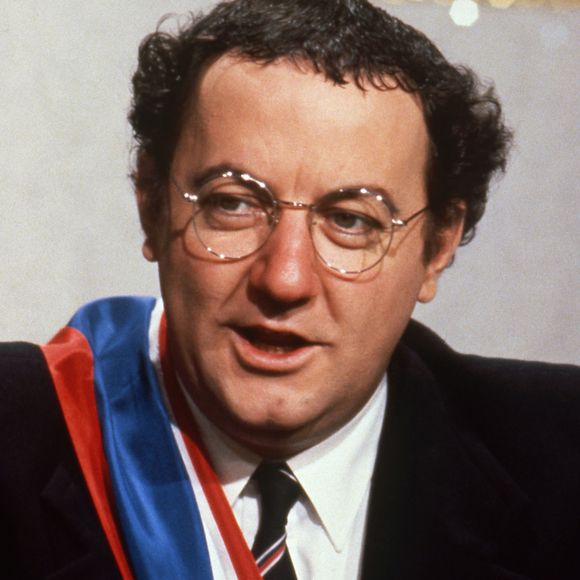 Un comédien de 48 ans qui n'est autre que l'un des enfants de Coluche 

Archives - Coluche en 1981
JLPPA / Bestimage