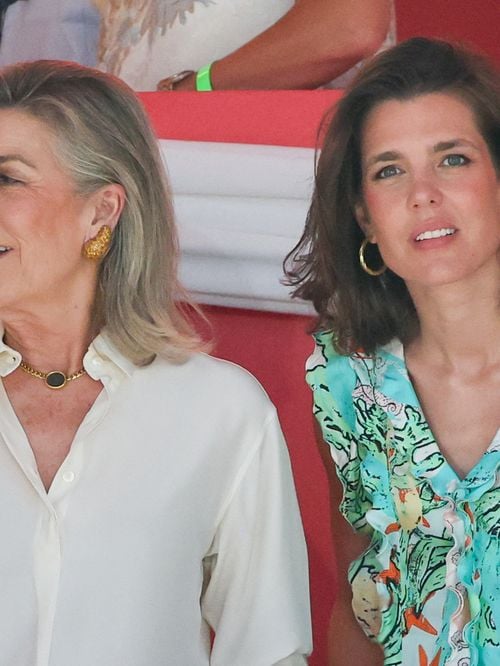 En Chanel, Caroline de Hanovre et Charlotte Casiraghi signent une apparition ultra-chic au Jumping de Monte-Carlo