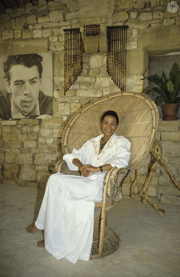 Il a ainsi vécu une histoire d'amour avec l'actrice et danseuse guadeloupéenne Maddly Bamy, qui fut à ses côtés durant son dernier souffle...

En France, à Arpaillargues dans le Gard, rendez-vous avec Maddly Brel (Bamy) chez elle. Le 25 mai 1986. © Jean-Claude Colin via Bestimage