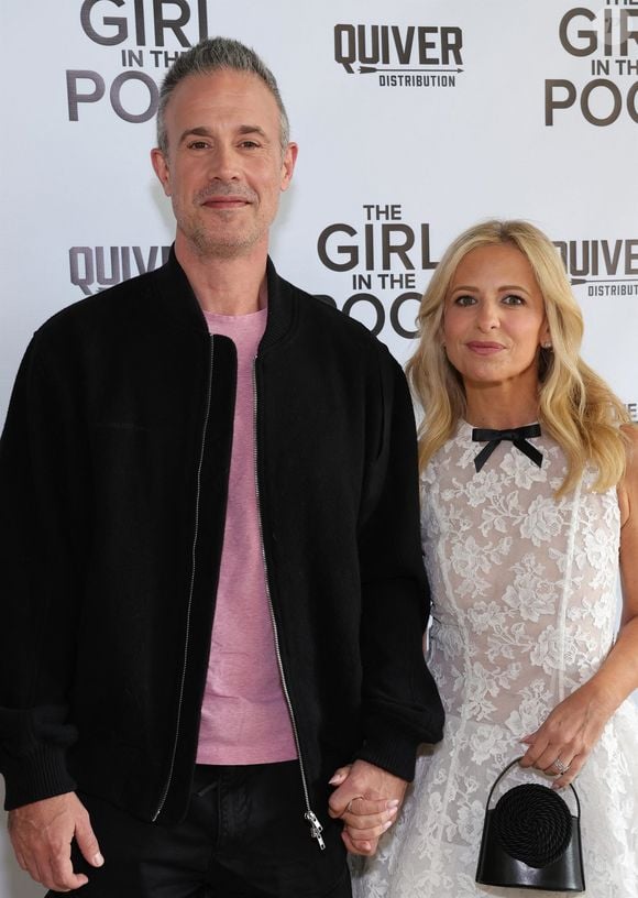 Beverly Hills, CA - Sarah Michelle Gellar et son mari Freddie Prinze Jr.assistent à la première de Los Angeles de "The Girl In The Pool" à la salle de projection ALO HQ à Beverly Hills : Freddie Prinze Jr, Sarah Michelle Gellar
©Backgrid USA / Bestimage
