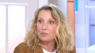 Alexandra Lamy écartée du nouveau projet de sa fille Chloé Jouannet contrairement à d’autres membres de la famille, elle réagit