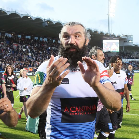 Sébastien Chabal lors du "Match des légendes" (match caritatif mi-foot, mi-rugby) au profit de l’association de P.Olmeta, "Un sourire, un espoir pour la vie", qui vient en aide aux enfants malades, au stade Chaban Delmas, Bordeaux, France, le 27 Mai 2019. © Patrick Bernard/Bestimage