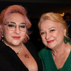 Marilou Berry et sa mère Josiane Balasko lors de l'avant-première du film "Mes très chers enfants" au cinéma UGC Bercy à Paris le 13 décembre 2021. © Veeren / Bestimage