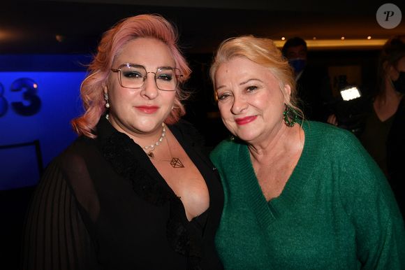 Marilou Berry et sa mère Josiane Balasko lors de l'avant-première du film "Mes très chers enfants" au cinéma UGC Bercy à Paris le 13 décembre 2021. © Veeren / Bestimage