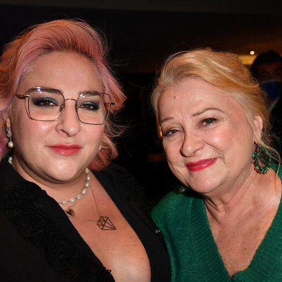 Marilou Berry et sa mère Josiane Balasko lors de l'avant-première du film "Mes très chers enfants" au cinéma UGC Bercy à Paris le 13 décembre 2021. © Veeren / Bestimage