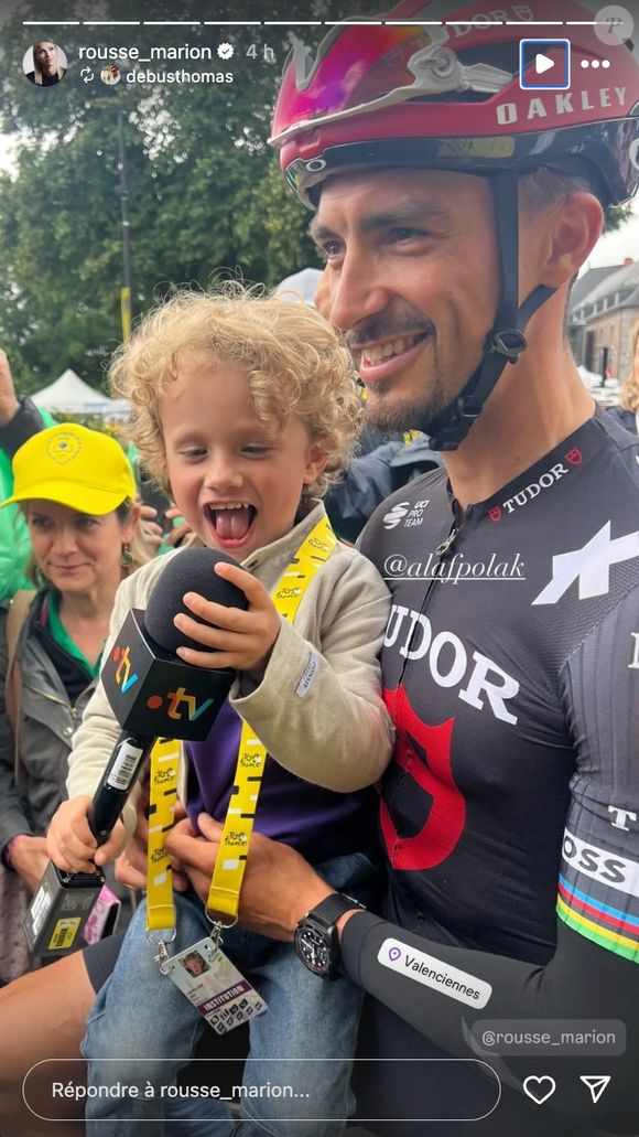 Pour sa plus grande joie, Julian Alaphilippe a été - une nouvelle fois - encouragé par sa compagne Marion Rousse et leur adorable fils Nino, né en 2021 !

Marion Rousse immortalise son compagnon Julian Alaphilippe et leur fils Nino (Capture d'écran Instagram - le 7 juillet 2025)