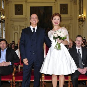 Exclusif - Emilie Dequenne, ses témoins Cédric Coquelet et Adeline Quenon, son père Daniel, son époux Michel Ferracci, ses témoins Philippe Terrazzoni et Lionel Moracchini - Mariage de Michel Ferracci et Emilie Dequenne à la mairie du 10ème arrondissement, le samedi 11 octobre 2014 à Paris.  © Roberto Battistini / Bestimage
